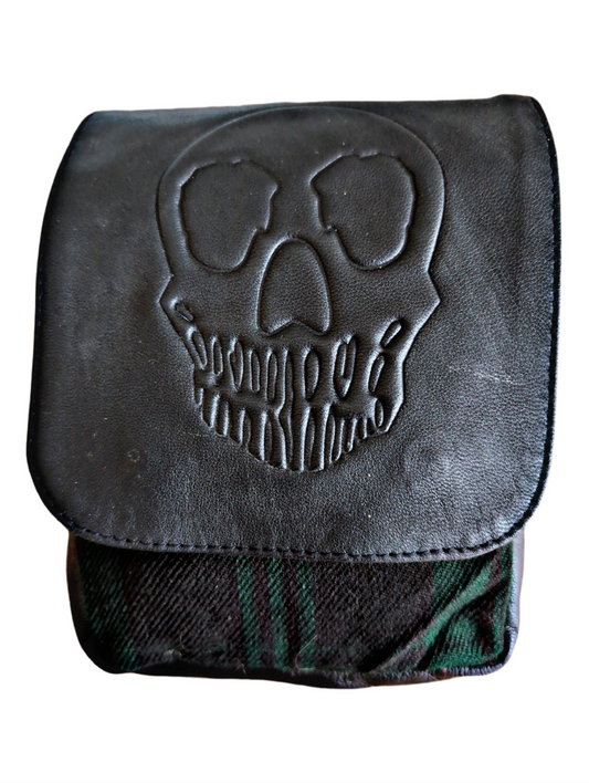Kilttasche passend zu unseren Kilten - Echtleder - Halle15 Totenkopf Logo - Irish Green